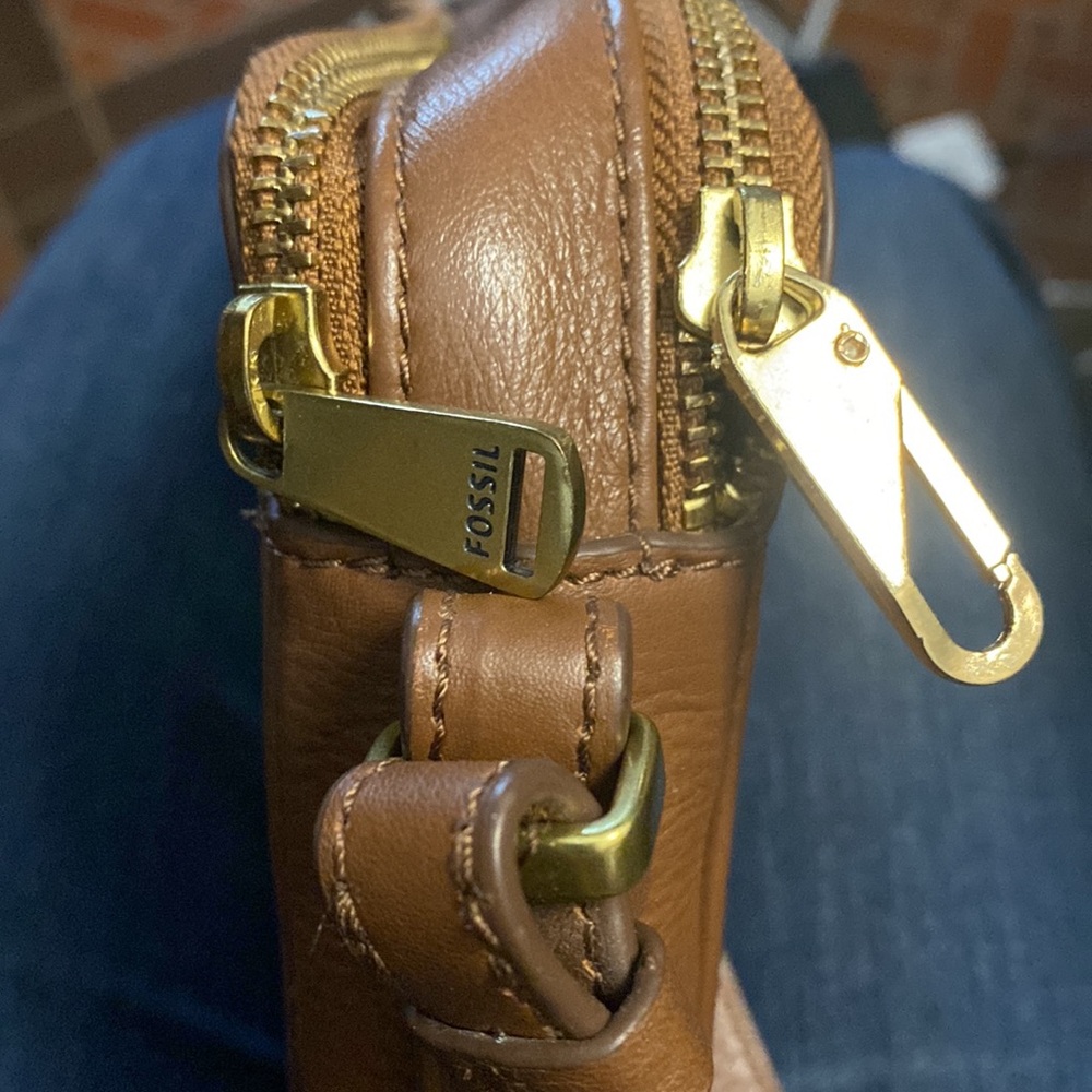 Brown leather Fossil crossbody purse - Picture 13 of 13